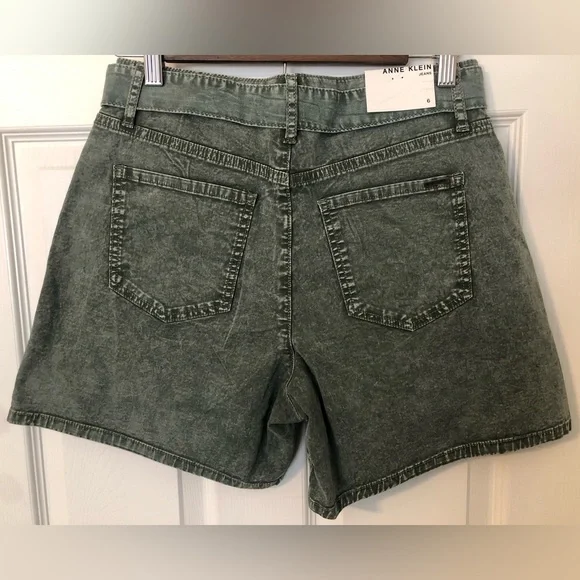 Anne Klein pleated shorts - Picture 5 of 6